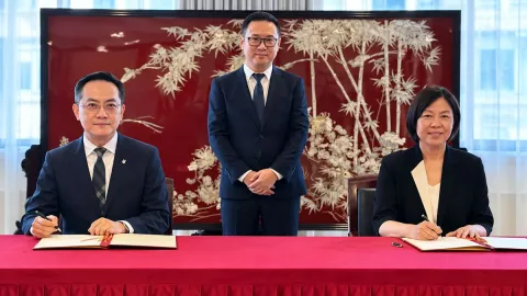 China: Hong Kong and Beijing deepen cooperation on Chinese medicine standards